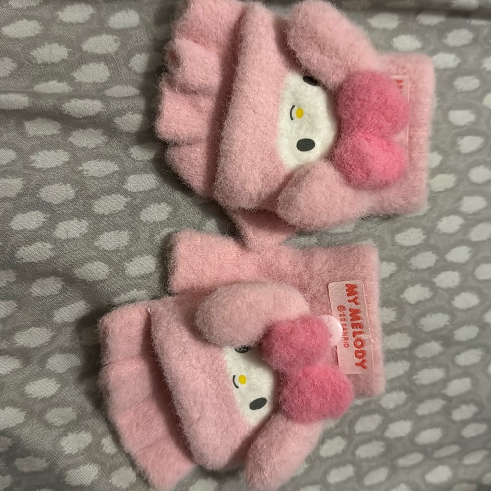 Brand new Sanrio toddler soft alpaca like feeling gloves